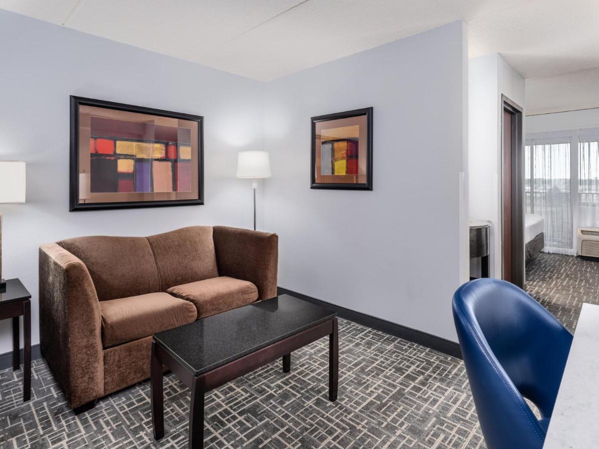 Crowne Plaza Milwaukee South By Ihg Hotel Exterior foto